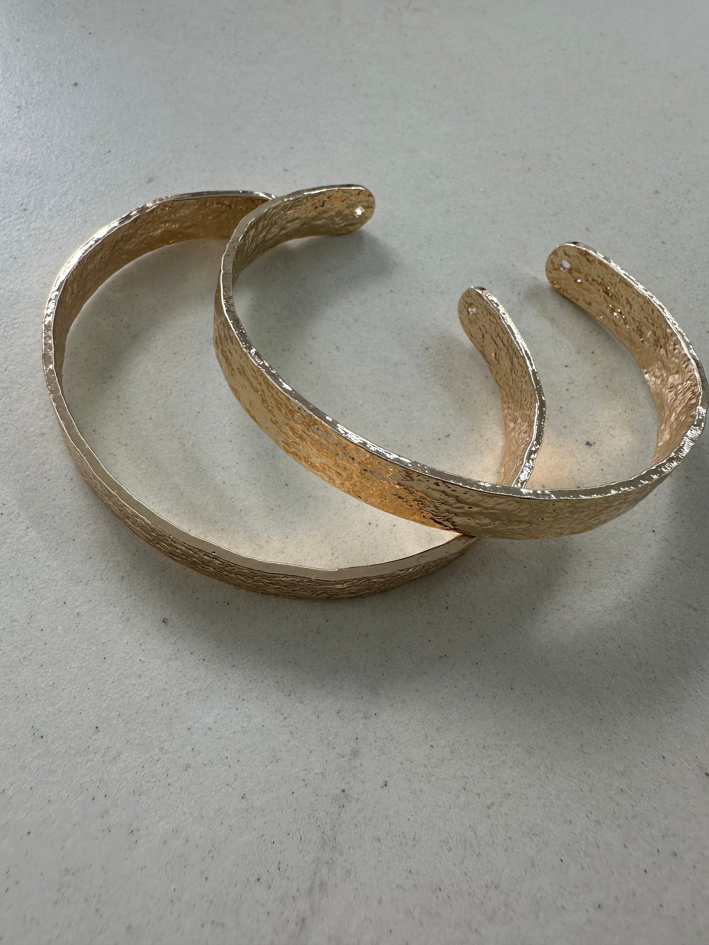 METAL GOLD TWO PIECE BANGLE SET