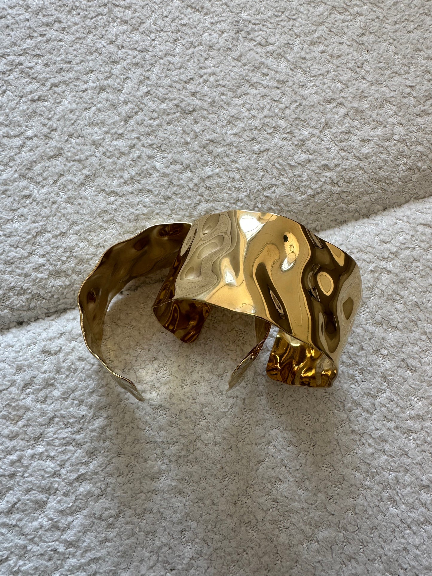 GOLD TEXTURED CUFF