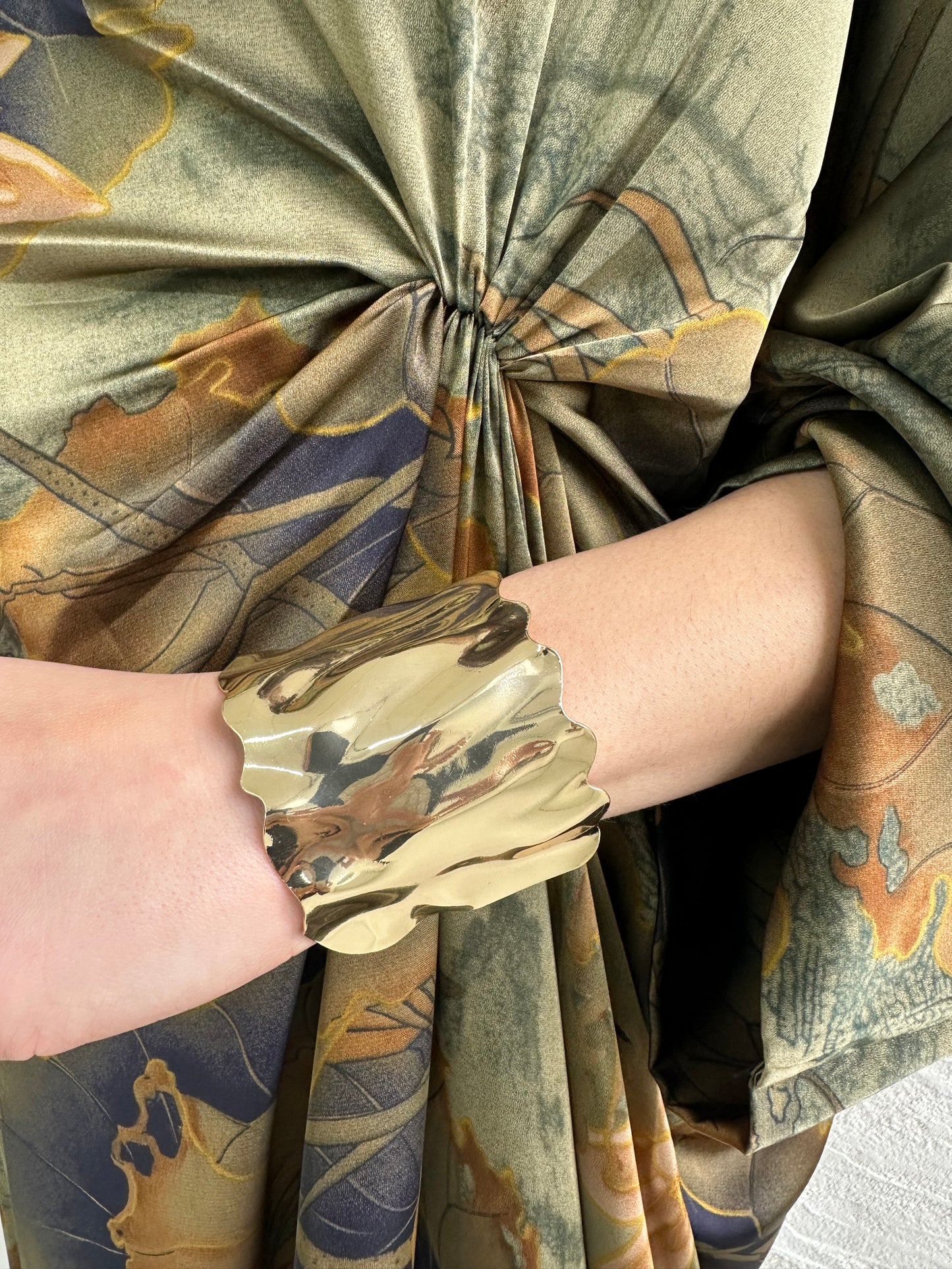 CHUNKY WAVE GOLD CUFF